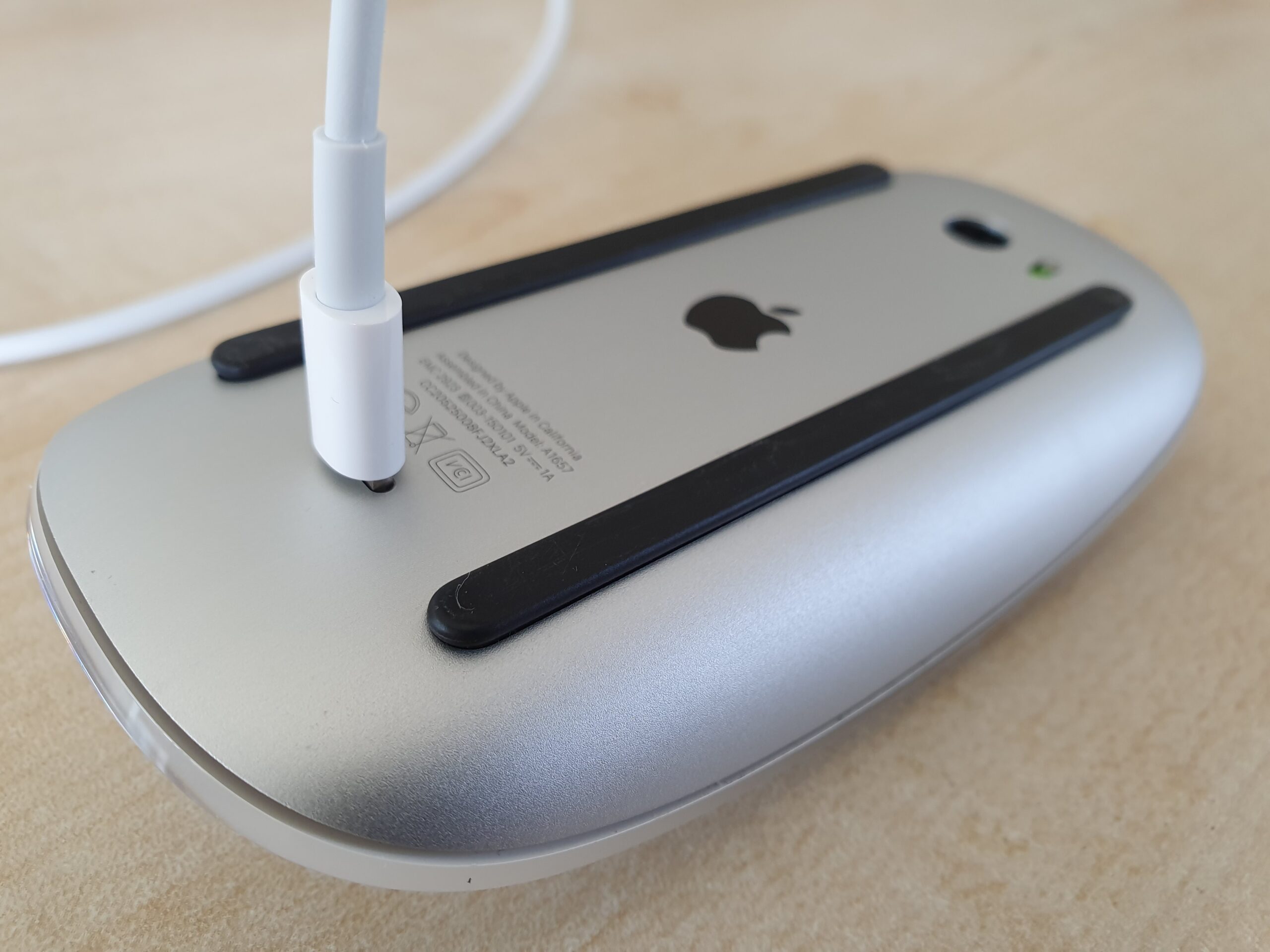 En defensa del «terrible» diseño del ratón de Apple (Magic Mouse 2)